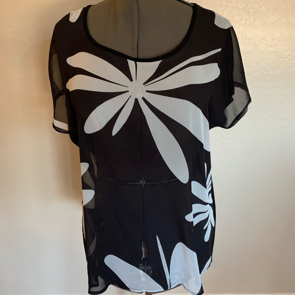 Simple be Women’s Black Top with White Flowers